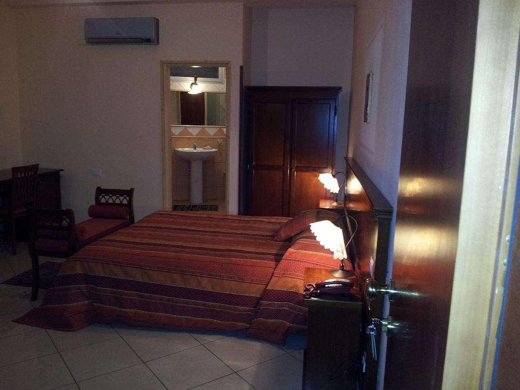 George Hotel Barcellona-Pozzo di Gotto Room photo