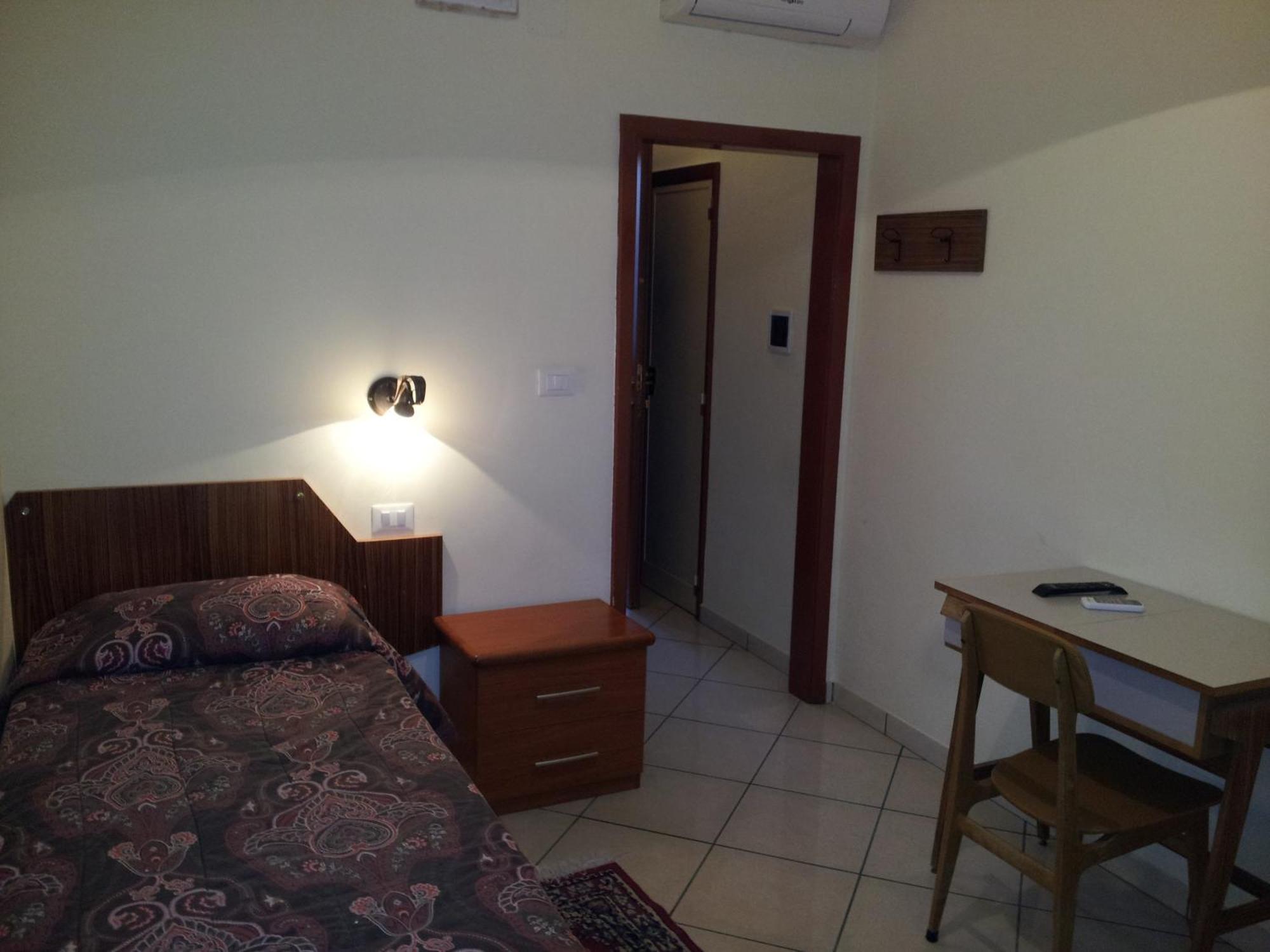 George Hotel Barcellona-Pozzo di Gotto Room photo