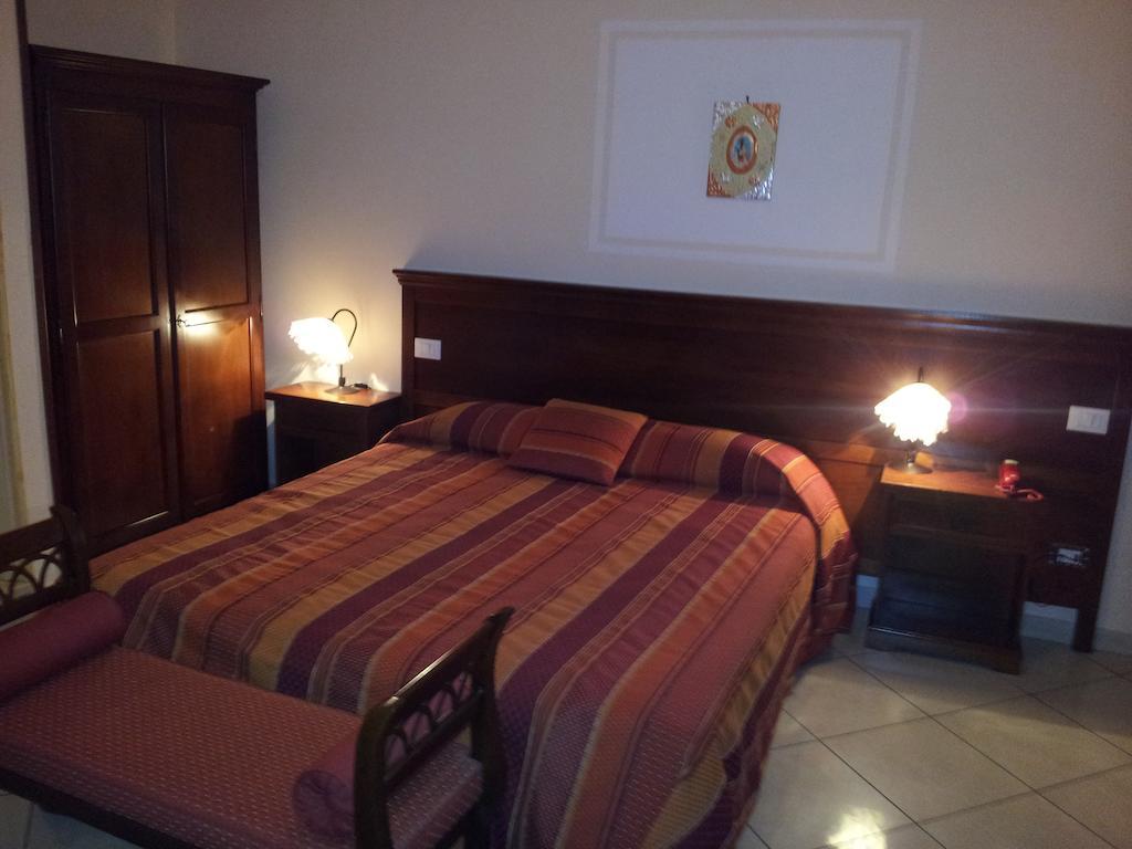 George Hotel Barcellona-Pozzo di Gotto Room photo