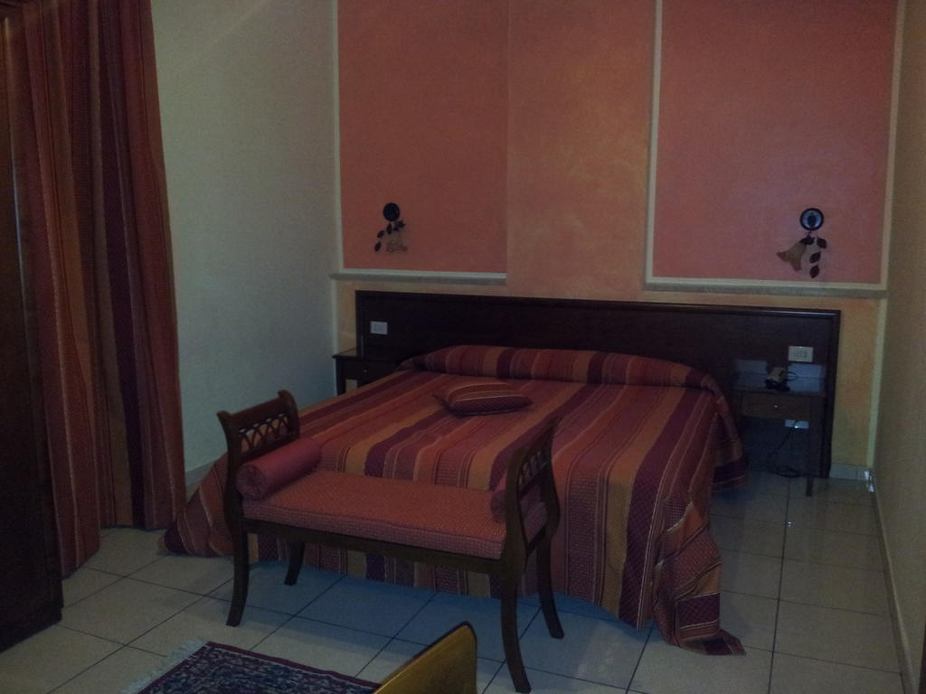 George Hotel Barcellona-Pozzo di Gotto Room photo